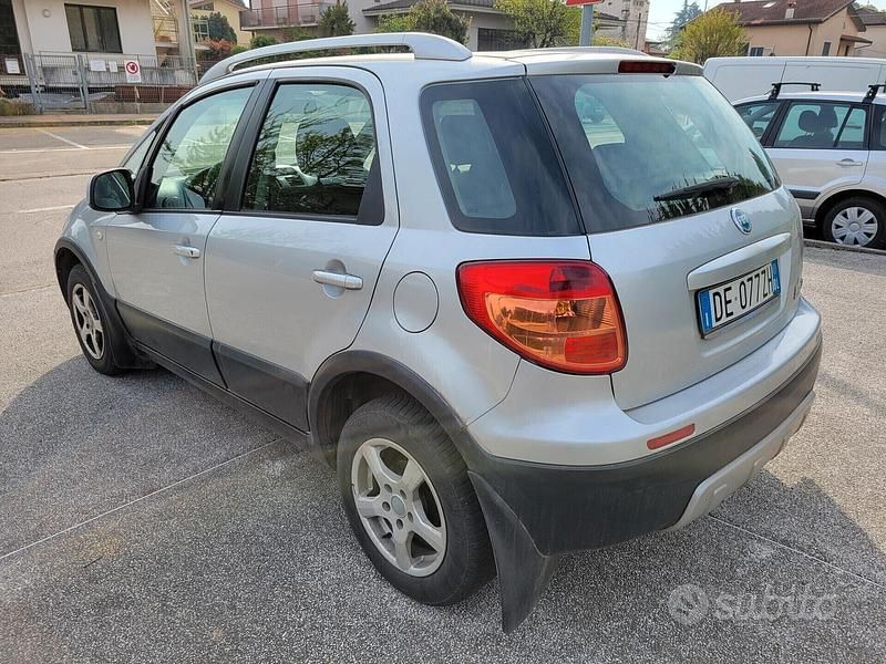 Usata Fiat Sedici Dynamic 119 CV (87 kW) 2007 Grigio SUV