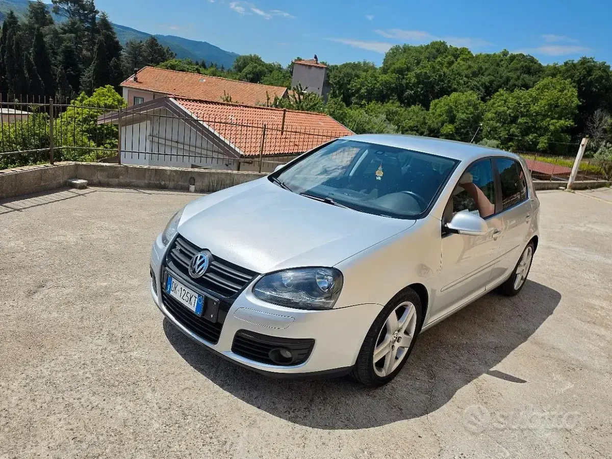 Usata VW Golf V 140 CV (102 kW) 2007 Grigio Berlina