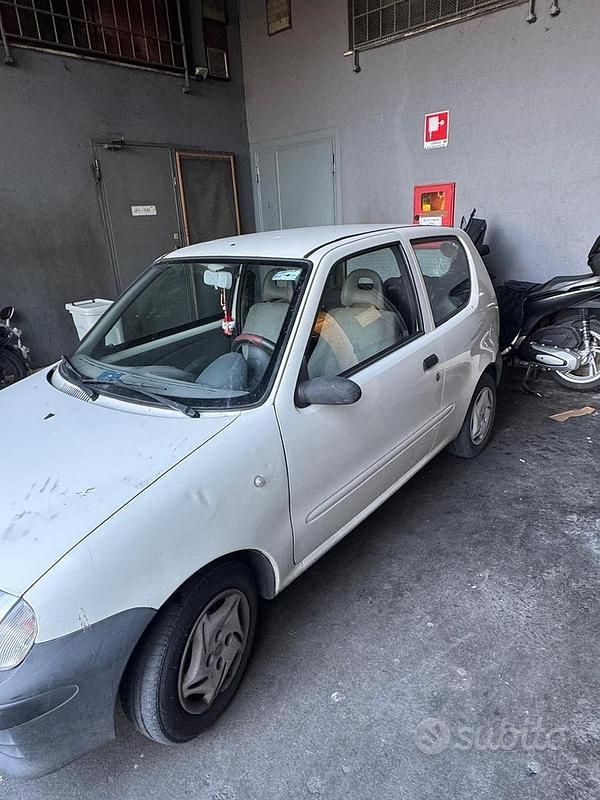 Usata Fiat 600 54 CV (39 kW) 2007 Bianco Berlina