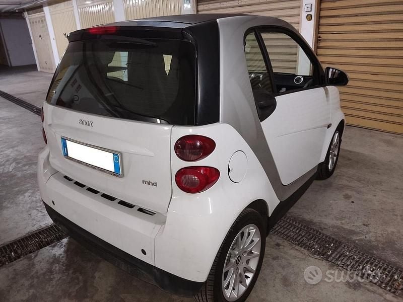Bianco Usata 2015 Smart ForTwo Coupé Pure Utilitaria | 8500 € (Super prezzo) - Immagine 1/4