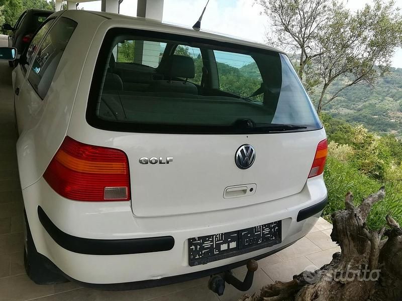 Usata VW Golf 2002 Bianco Coupé