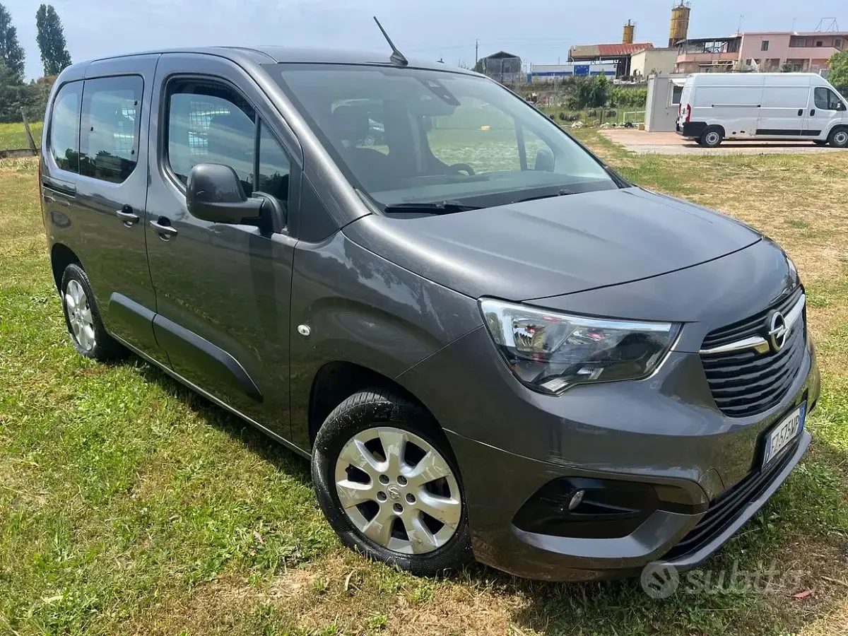 Usata Opel Combo 102 CV (75 kW) 2019 Grigio Monovolume