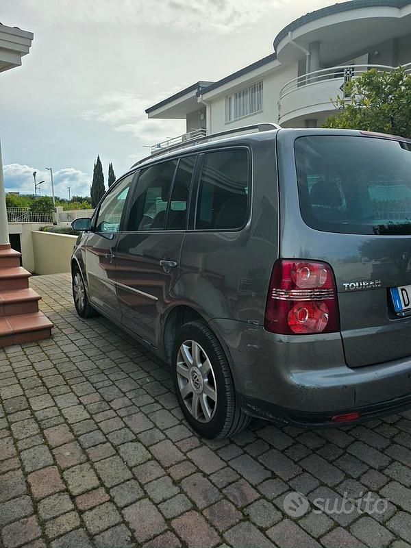 Usata VW Touran 140 CV (102 kW) 2007 Grigio Monovolume
