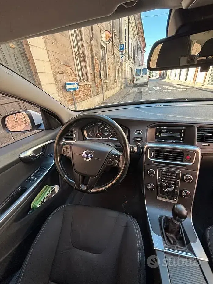 Usata Volvo V60 115 CV (84 kW) 2013 Bianco Station wagon