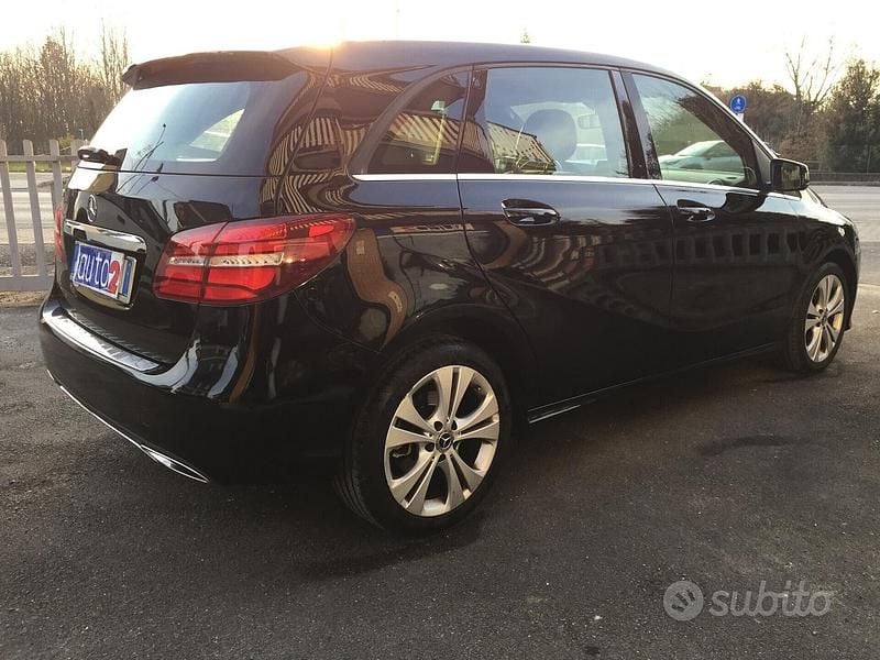 Usata Mercedes B180 108 CV (79 kW) 2017 Nero Monovolume