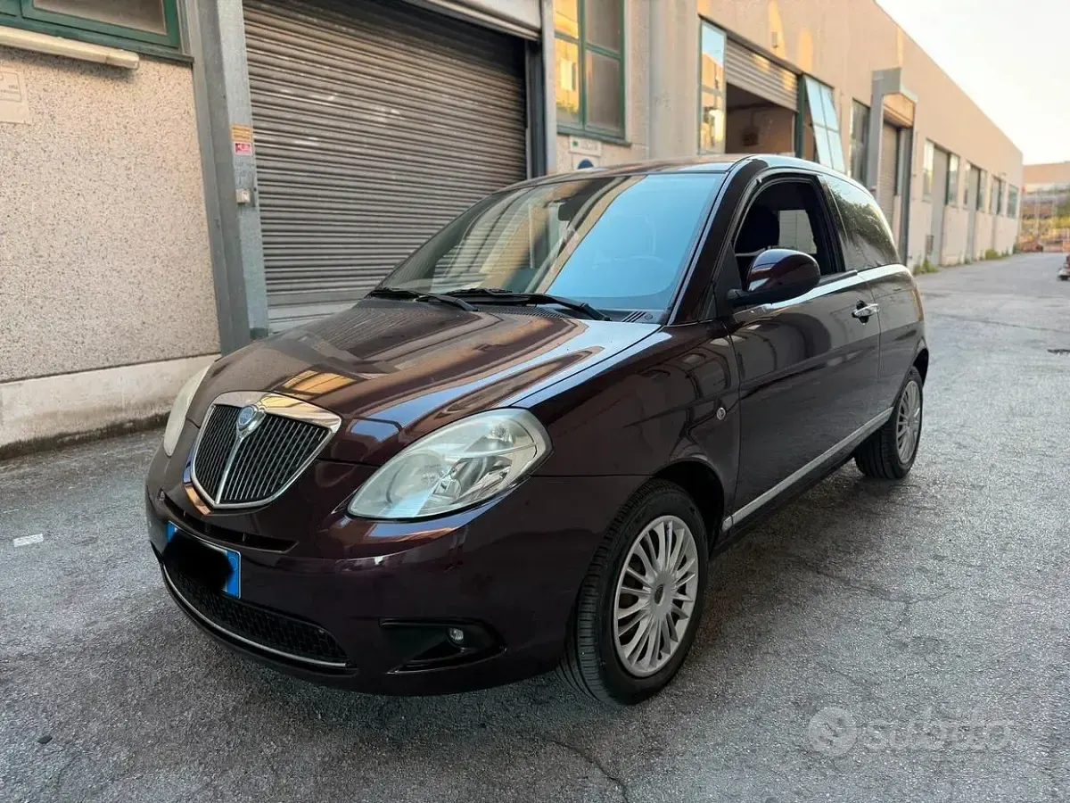 Usata Lancia Ypsilon 75 CV (55 kW) 2009 Viola Utilitaria