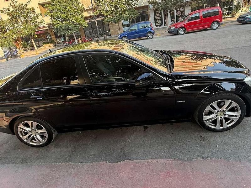 Usata 2011 Mercedes C200 Classic Tre volumi | 8500 € (Buon prezzo) - Immagine 1/4