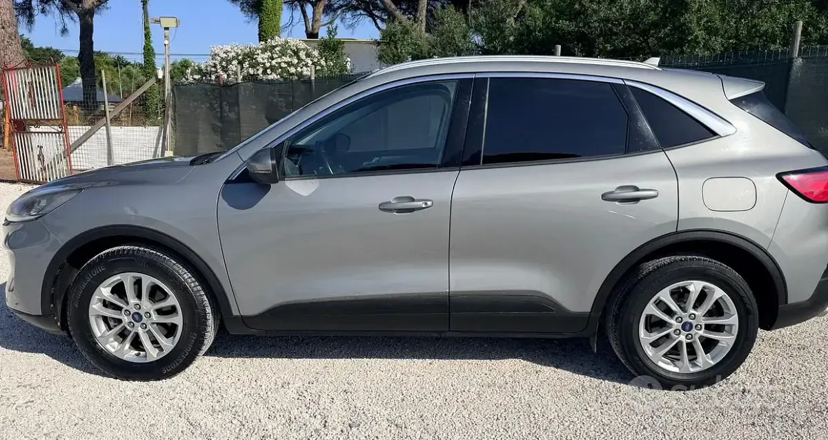 Usata Ford Kuga Titanium 120 CV (88 kW) 2021 Grigio SUV