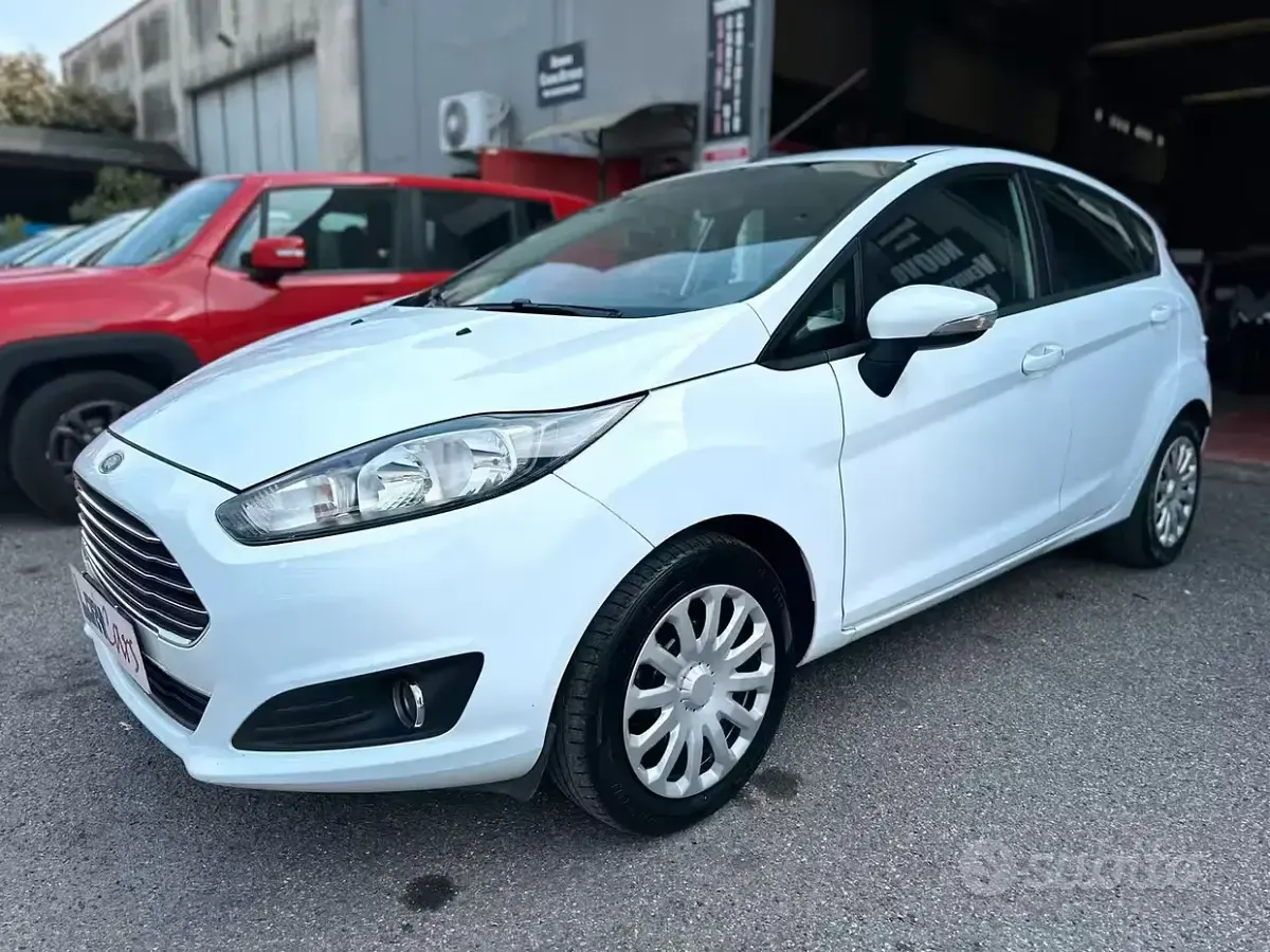 Usata Ford Fiesta Titanium 82 CV (60 kW) 2013 Bianco Berlina