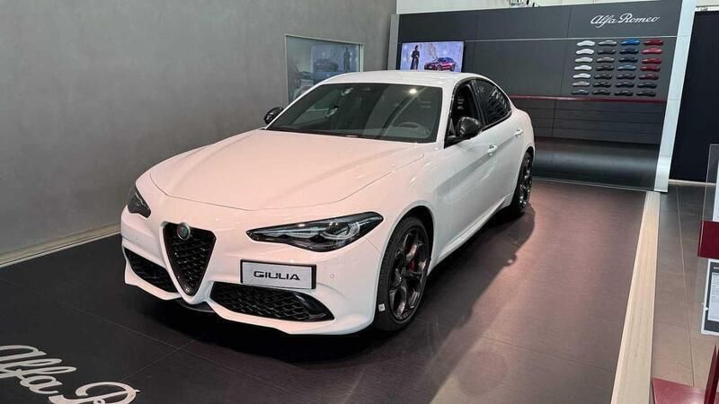 Bianco Usata 2024 Alfa Romeo Giulia Tre volumi | 50.900 € (Buon prezzo) - Immagine 1/3
