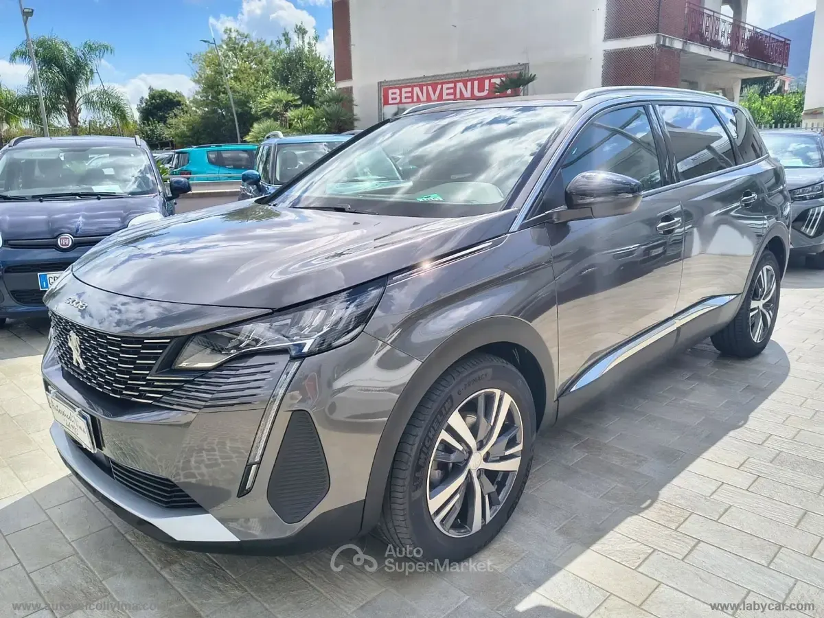 Usado Peugeot 5008 Allure 131 HP (96 kW) 2024 Cinzento Monovolume