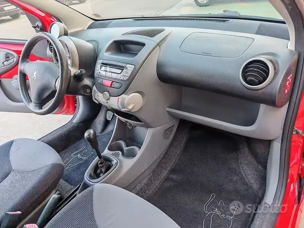 Usata Peugeot 107 68 CV (50 kW) 2006 Rosso Utilitaria