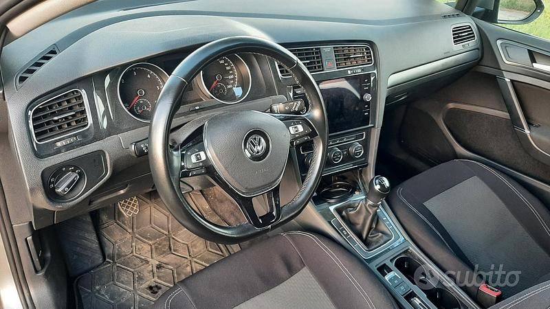 Usata VW Golf VII Executive 115 CV (84 kW) 2020 Grigio Station wagon