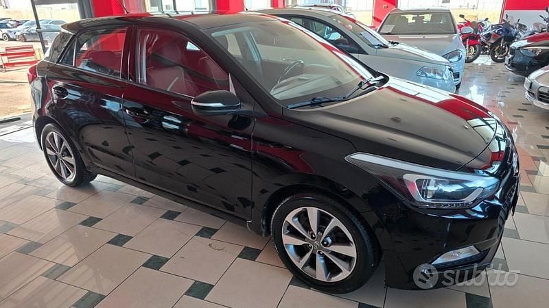 Nero Usata 2015 Hyundai i20 Style Tre volumi | 5999 € (Buon prezzo) - Immagine 1/4