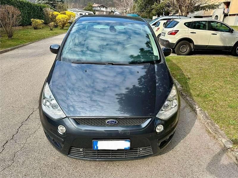 Usata Ford S-MAX Titanium 140 CV (102 kW) 2007 Nero Monovolume