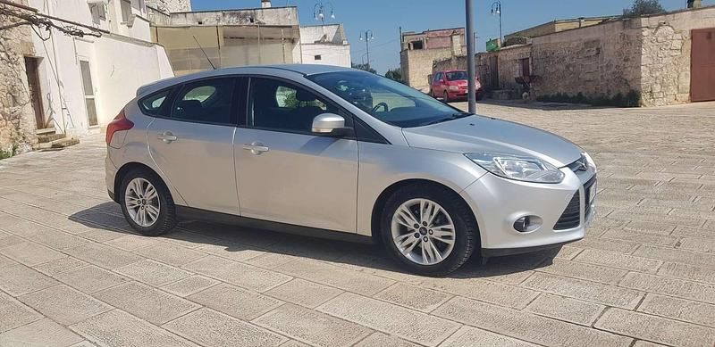 Usata Ford Focus Titanium 116 CV (85 kW) 2012 Argento Berlina
