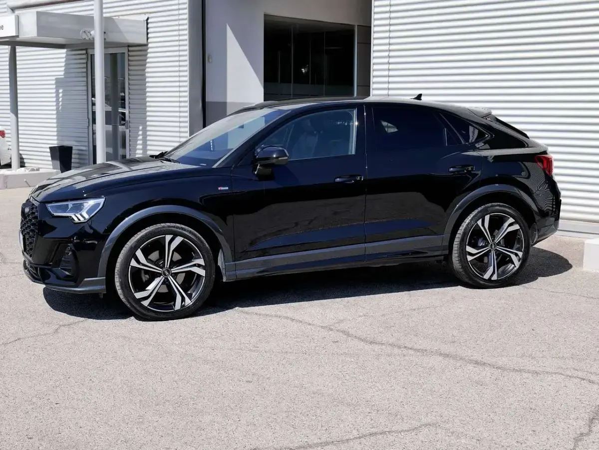 Usata Audi Q3 Sportback Ambiente 150 CV (110 kW) 2024 Nero SUV