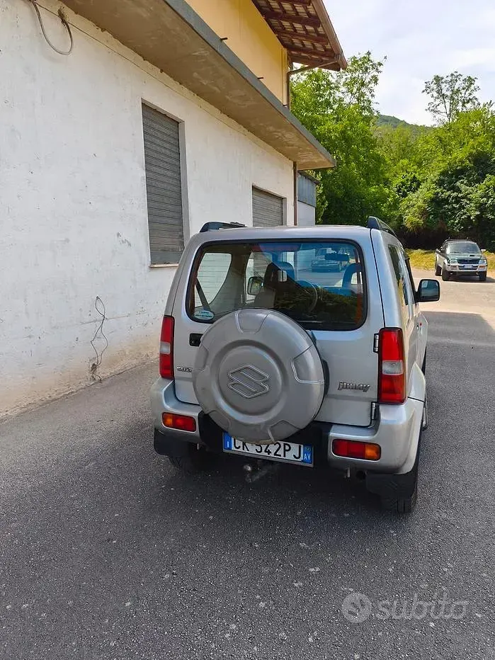 Usata Suzuki Jimny 65 CV (47 kW) 2004 Grigio SUV