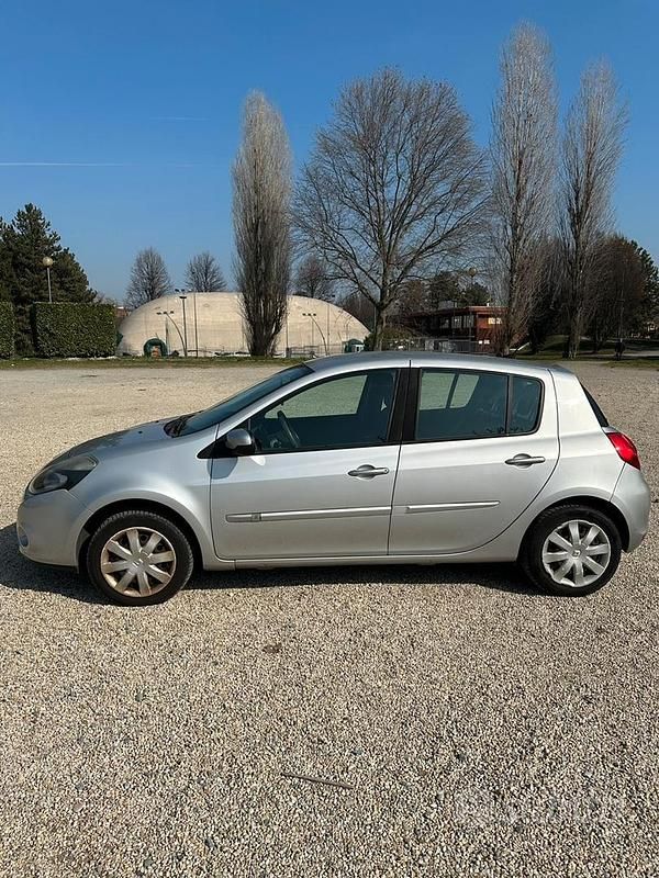 Usata Renault Clio II Dynamique 2010 Grigio Berlina