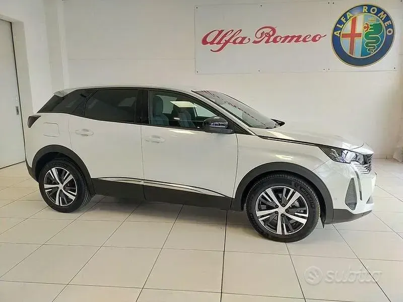 Usata Peugeot 3008 Allure 131 CV (96 kW) 2023 Bianco SUV