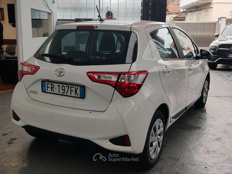 Usata Toyota Yaris Active 69 CV (50 kW) 2018 Bianco Berlina