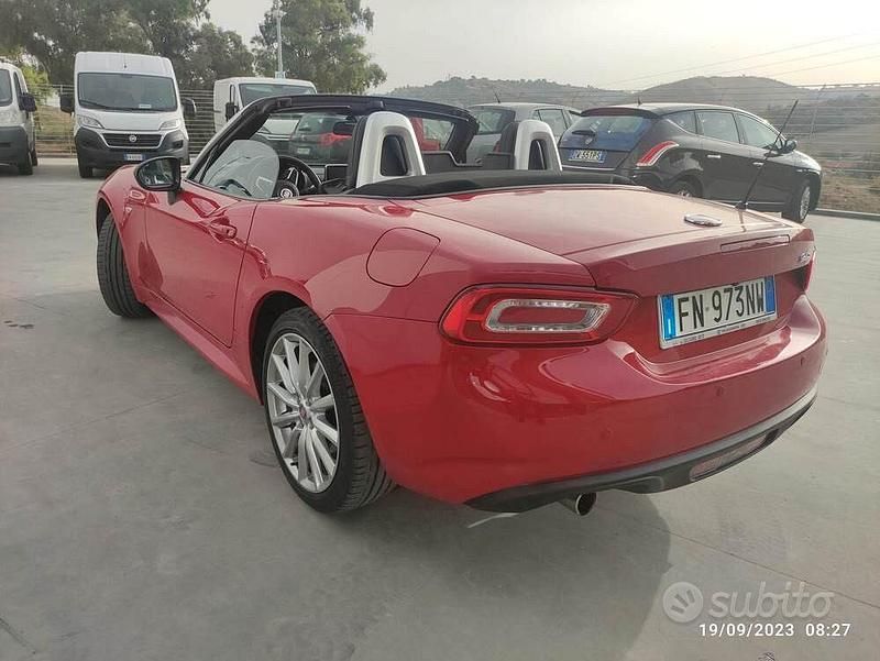Usata Fiat 124 Spider Lusso 140 CV (102 kW) 2018 Rosso Cabrio