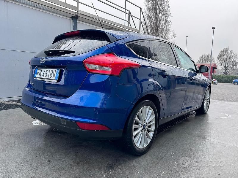 Usata Ford Focus Titanium 120 CV (88 kW) 2017 Blu Berlina