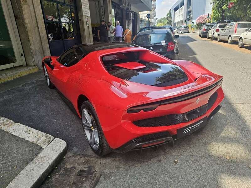 Usata Ferrari 296 663 CV (487 kW) 2023 Rosso Coupé