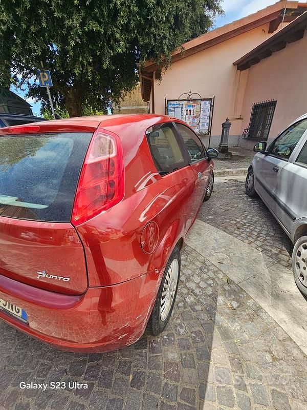 Usata Fiat Grande Punto Active 65 CV (47 kW) 2008 Rosso Utilitaria