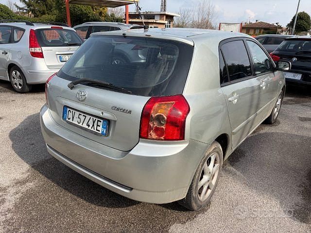 Usata Toyota Corolla Sol 97 CV (71 kW) 2005 Grigio Berlina