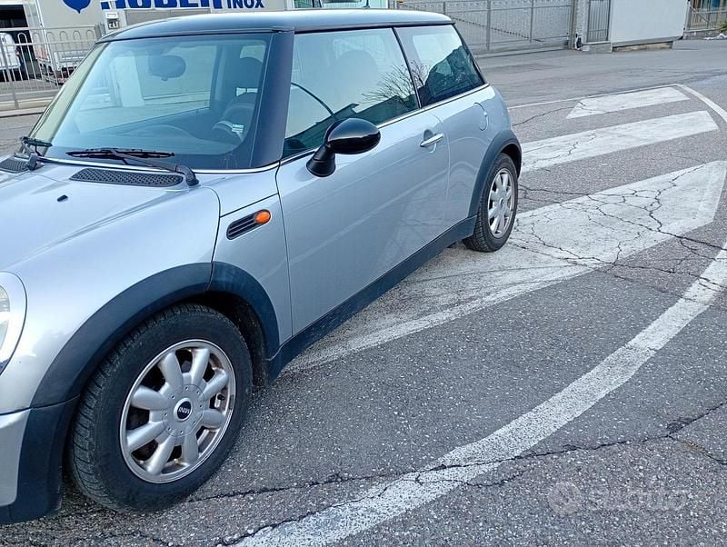 Usata Mini Cooper 116 CV (85 kW) 2006 Grigio Utilitaria