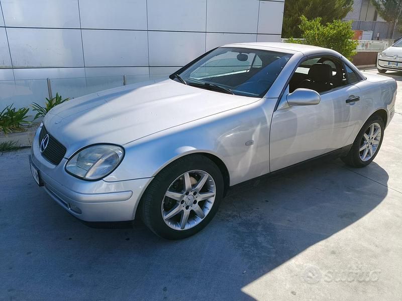 Usata Mercedes SLK200 135 CV (99 kW) 1997 Grigio Cabrio