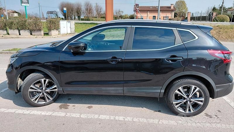 Usata Nissan Qashqai N-Connecta 116 CV (85 kW) 2018 Nero SUV