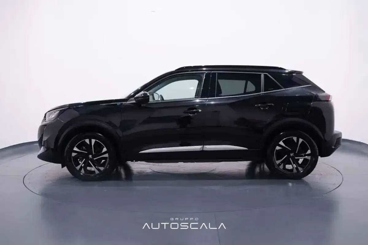 Usata Peugeot e-2008 Allure 56 kW (77 CV) 2021 Nero perla SUV