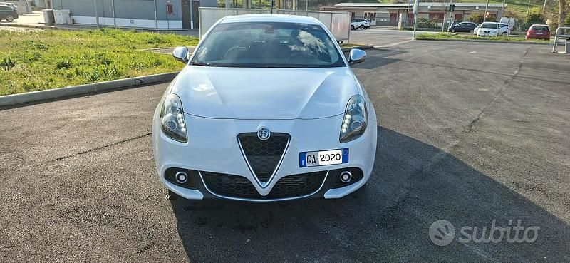Usata Alfa Romeo Giulietta Super 120 CV (88 kW) 2020 Bianco Utilitaria