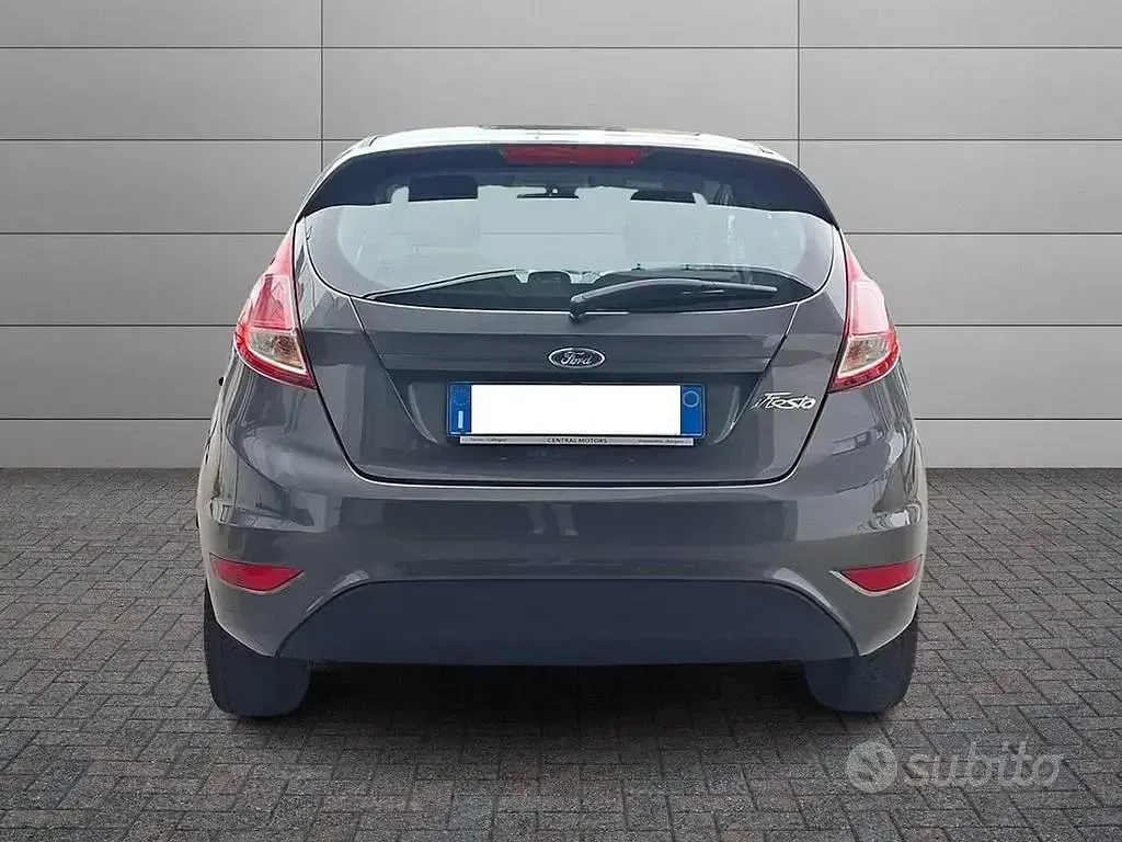 Usado Ford Fiesta Business Edition 75 HP (55 kW) 2017 Cinzento Citadino