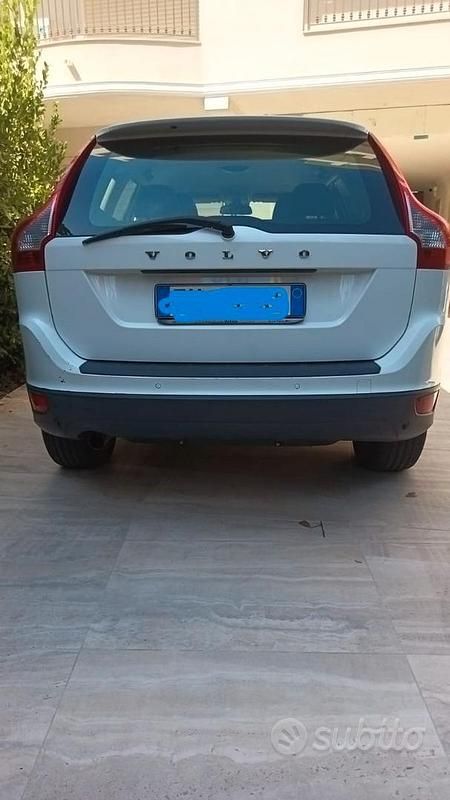 Occasion Volvo XC60 Momentum 163 ch (119 kW) 2011 Blanc SUV