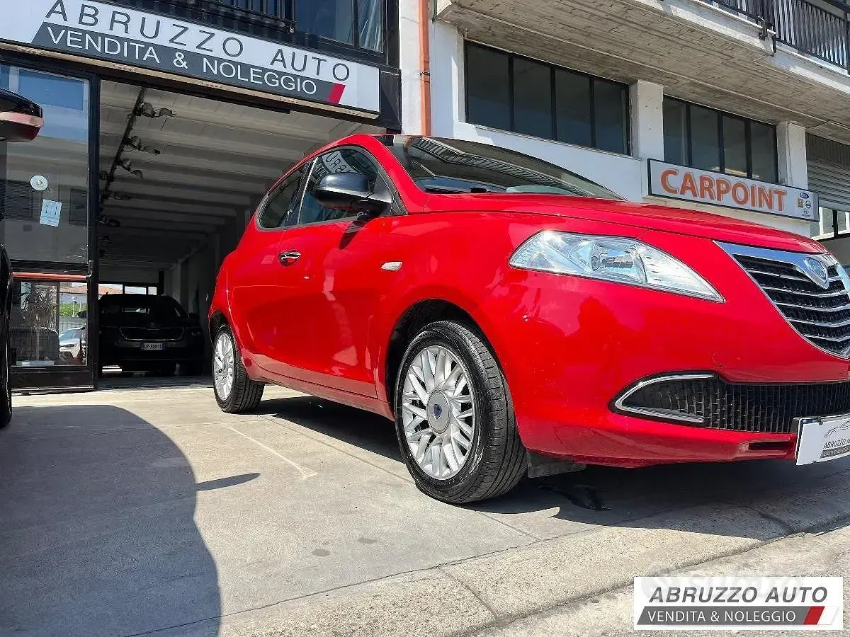 Usata Lancia Ypsilon Platinum 95 CV (69 kW) 2014 Rosso Utilitaria