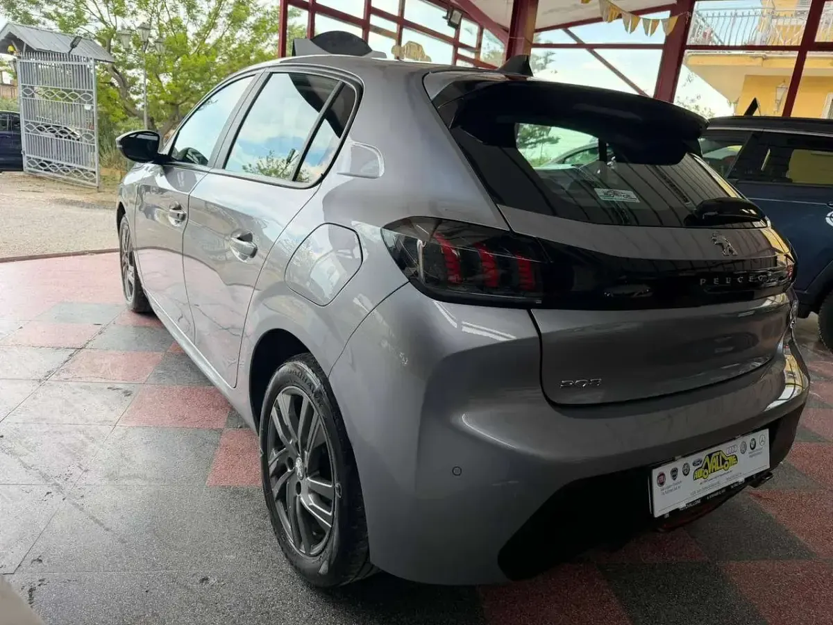 Usata Peugeot 208 Allure 101 CV (74 kW) 2021 Grigio medio met. Utilitaria