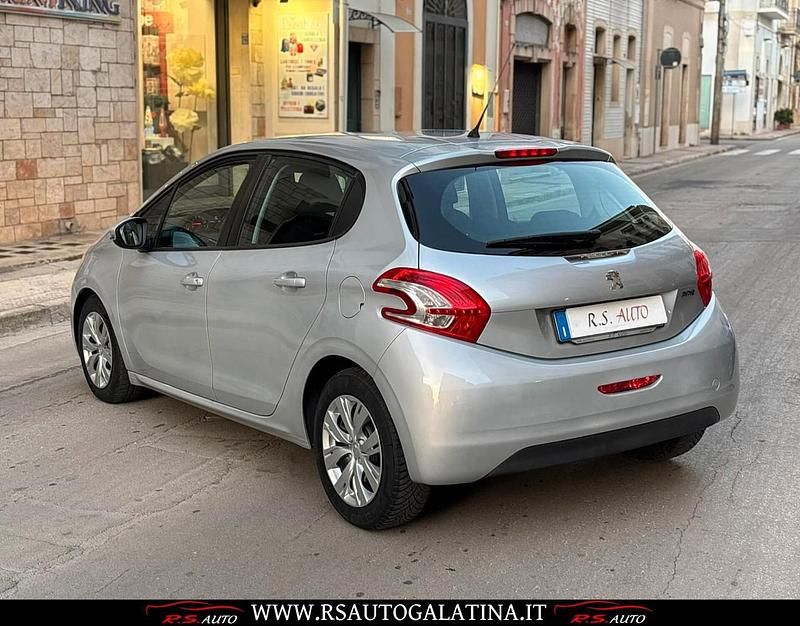 Usata Peugeot 208 95 CV (69 kW) 2014 Grigio Utilitaria