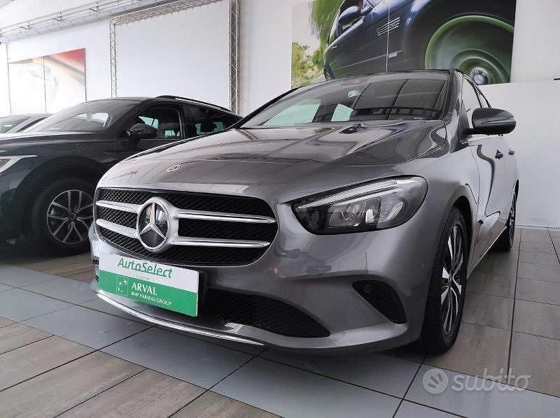 Usata Mercedes 180 Business 136 CV (100 kW) 2021 Grigio Berlina