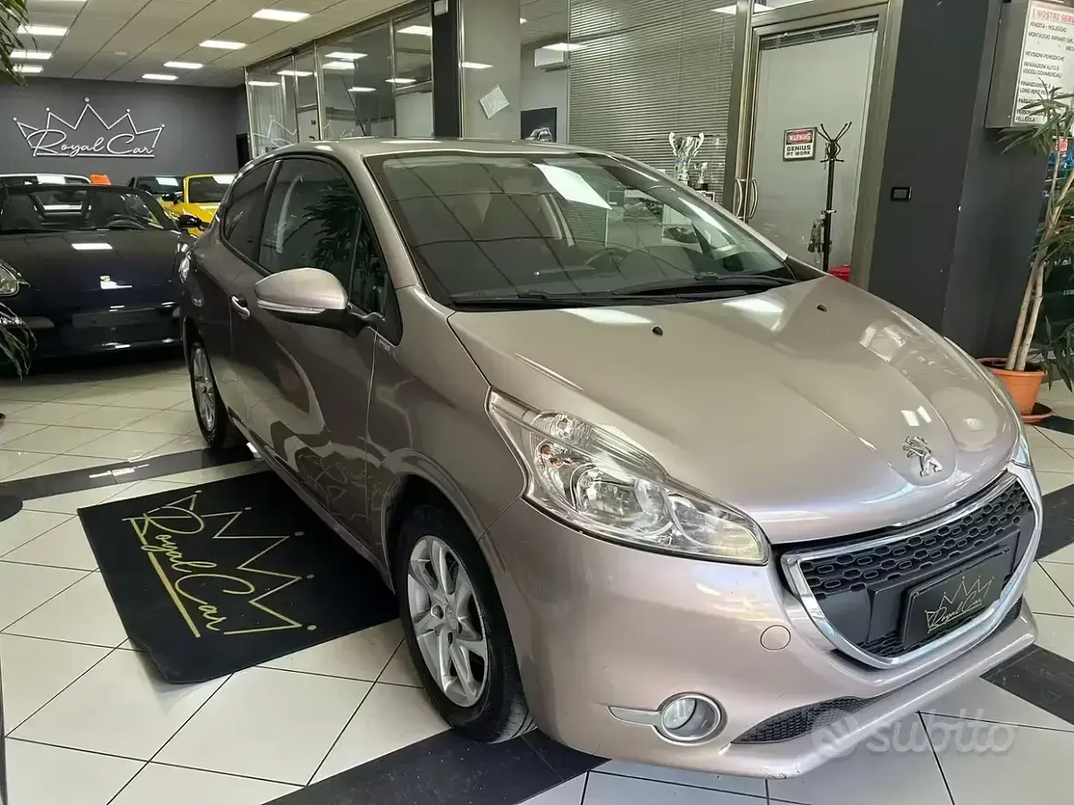 Usata Peugeot 208 Active 68 CV (50 kW) 2012 Marrone Utilitaria
