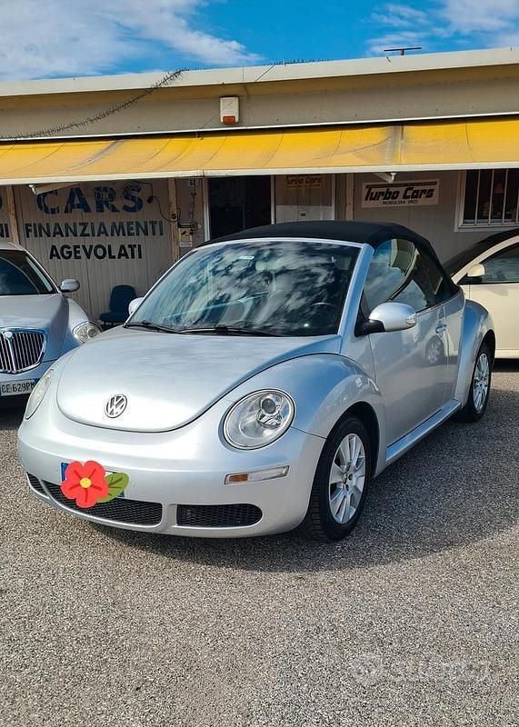 Usata VW Beetle Cabriolet 105 CV (77 kW) 2009 Grigio Cabrio