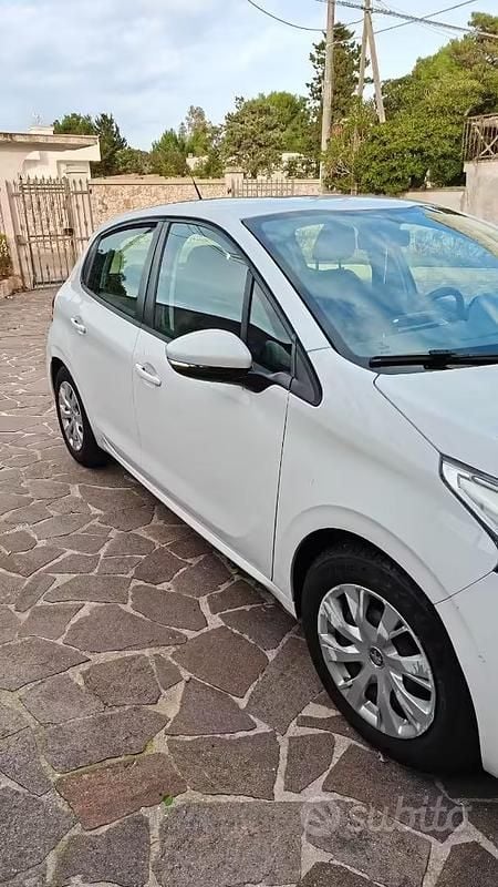 Usata Peugeot 208 82 CV (60 kW) 2015 Bianco Utilitaria