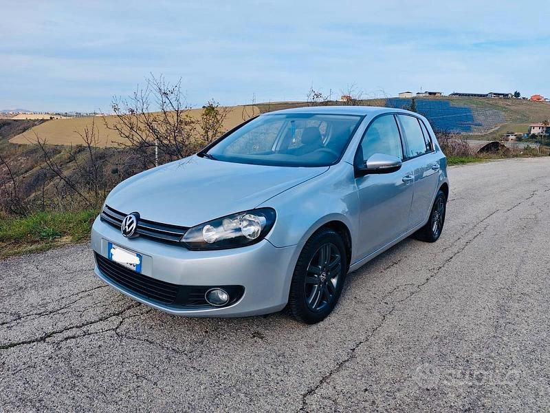 Grigio Usata 2010 VW Golf VI Due volumi | 5990 € (Ottimo prezzo) - Immagine 1/4