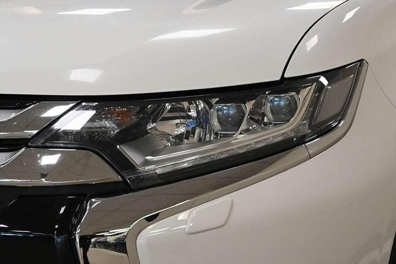 Usata Mitsubishi Outlander Instyle 150 CV (110 kW) 2016 Bianco SUV