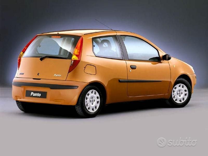 Usata Fiat Punto 80 CV (58 kW) 2000 Bianco pastello Utilitaria