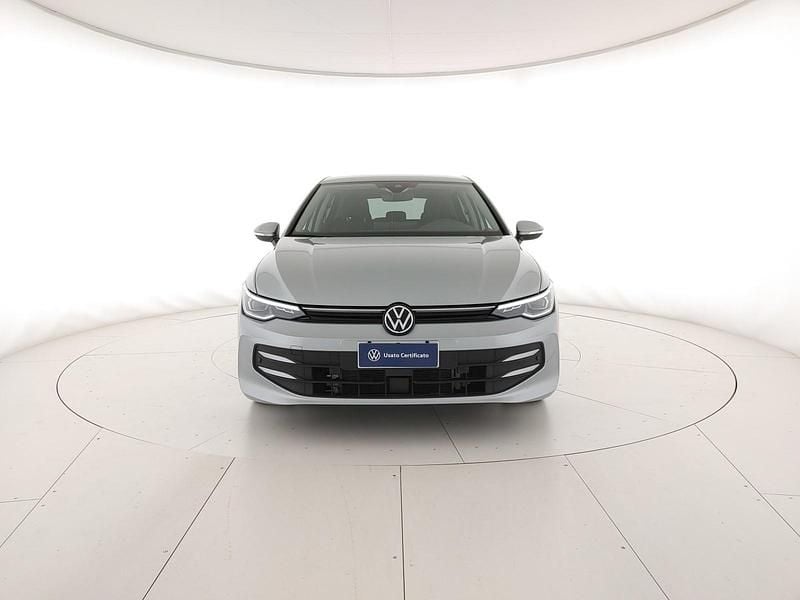 Begagnad VW Golf VIII Life 150 HK (110 kW) 2024 Silver Sedan