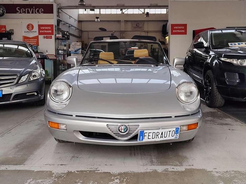 Usata Alfa Romeo Spider 122 CV (89 kW) 1990 Grigio argento Cabrio