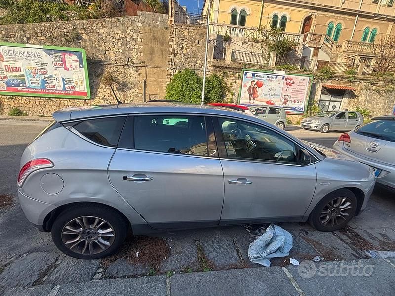 Usata Lancia Delta 105 CV (77 kW) 2012 Grigio Utilitaria